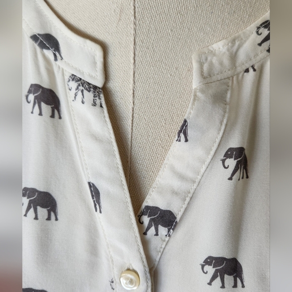 G. H. Bass & Co. Rayon Elephant Print Top - Size Medium - Picture 4 of 10